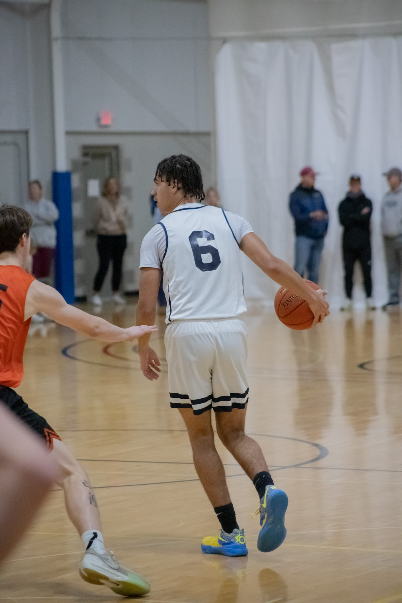 Lakers Drop Opening Round Game in Thumbcoast Classic, 90-74.